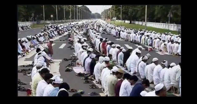 UP bans namaz on roads