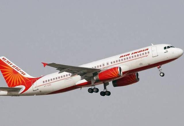 केंद्र सरकार ने Air India में 100 प्रतिशत हिस्सेदारी बेचने की पेशकश की
