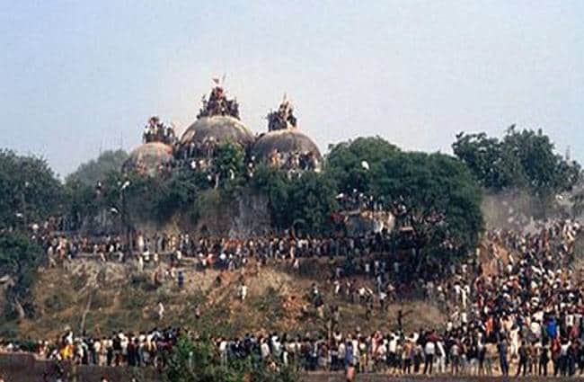 बाबरी मस्जिद विध्वंस केस: ढांचा विध्वंस पर 28 साल बाद फैसला, आडवाणी सहित सभी 32 आरोपी बरी