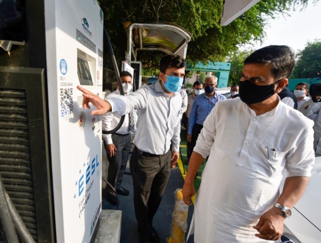 दिल्ली में शुरू हुआ देश का पहला ई चार्जिंग प्लाजा, जानें क्या है खासियत