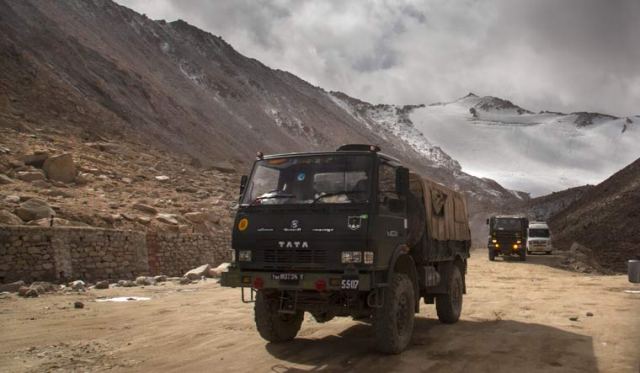 केंद्र सरकार ने जारी किया इमरजेंसी फंड, सेना को 500 करोड़ रुपये के हथियार खरीदने की छूट