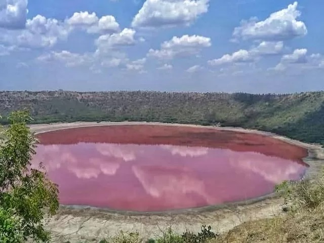 Facts about Lonar Crater Lake that can make you go OMG, Maharashtra - Times  of India Travel