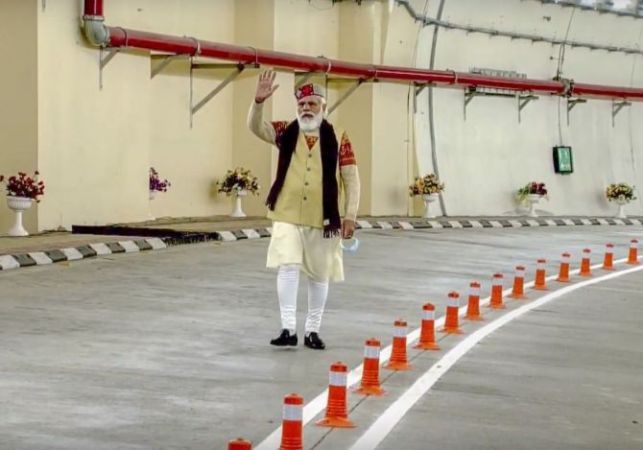 प्रधानमंत्री मोदी ने दुनिया की सबसे लंबी ‘अटल सुरंग’ का किया उद्घाटन