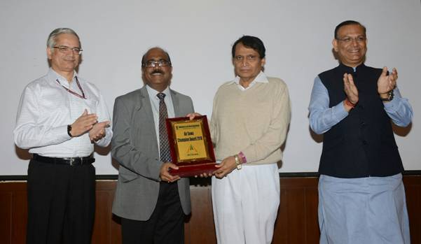 केन्द्रीय वाणिज्य मंत्री सुरेश प्रभु ने एयरसेवा 2.0 वेब पोर्टल लांच किया