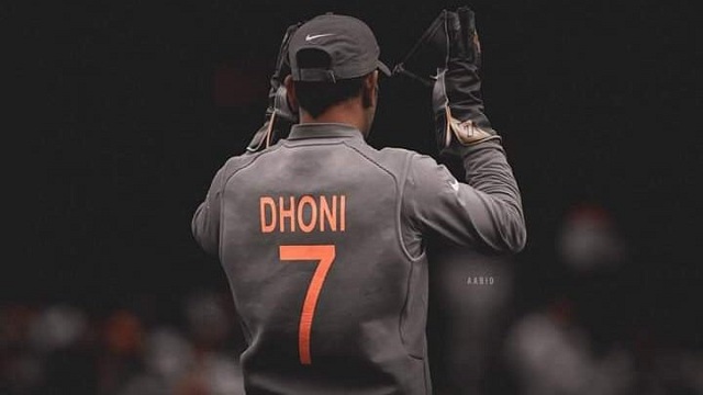 MS Dhoni trends on twitter: Lata Mangeshkar and fans urge Dhoni not to Retire after World Cup 2019