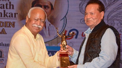 Madhur Bhandarkar, Salim Khan and Helen get Deenanath Mangeshkar Award