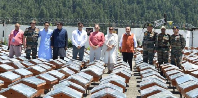 KVIC creates world record by distributing 2330 bee-boxes in one day