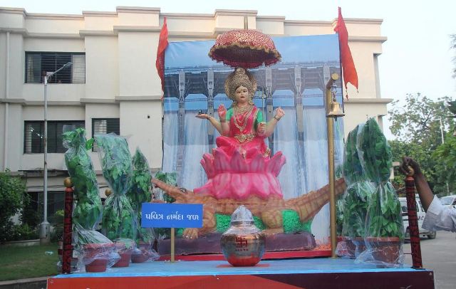 Gujarat Chief Minister flags off Narmada Mahotsav Yatra