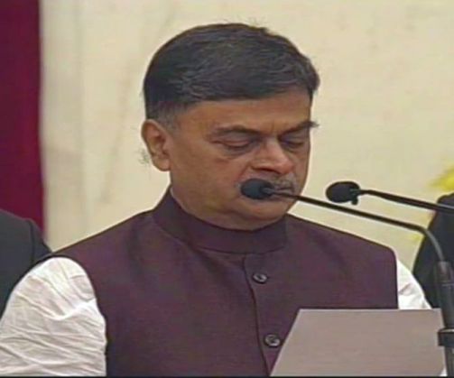 आर के सिंह ने विद्युत एवं नवीन और नवीकरणीय ऊर्जा मंत्रालय का कार्यभार संभाला