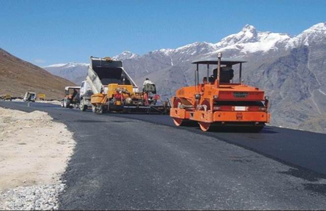 बीआरओ ने लद्दाख में विश्व की सबसे ऊंची सड़क बनाई