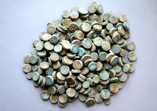 254 copper coins of medieval era discovered at Khirki Mosque 