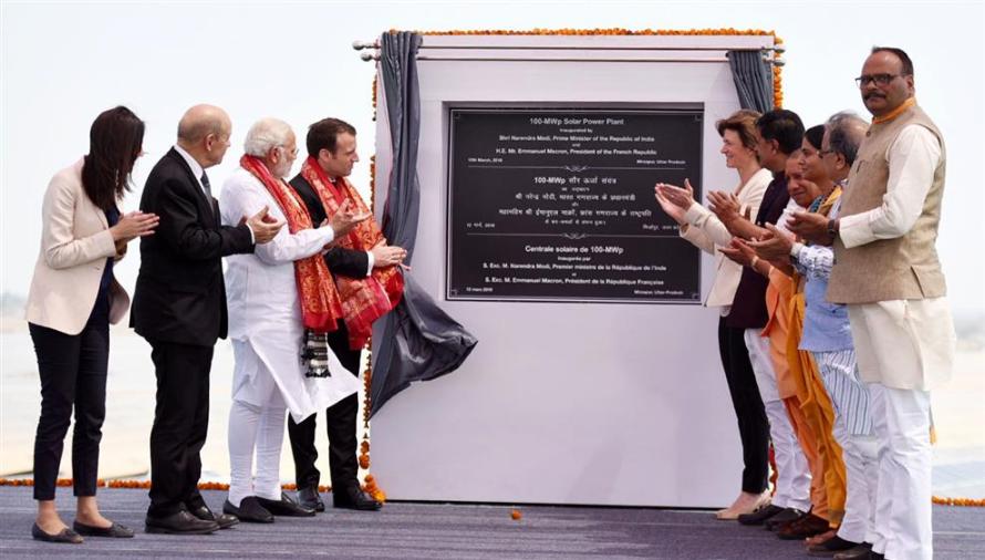 मिर्ज़ापुर में 650 करोड़ रुपये की लागत से बने सोलर प्लांट का शुभारंभ किया गया