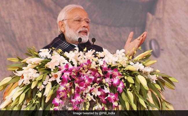 प्रधानमंत्री ने सोलापुर एवं आगरा में विभिन्न परियोजनाओं का उद्घाटन किया