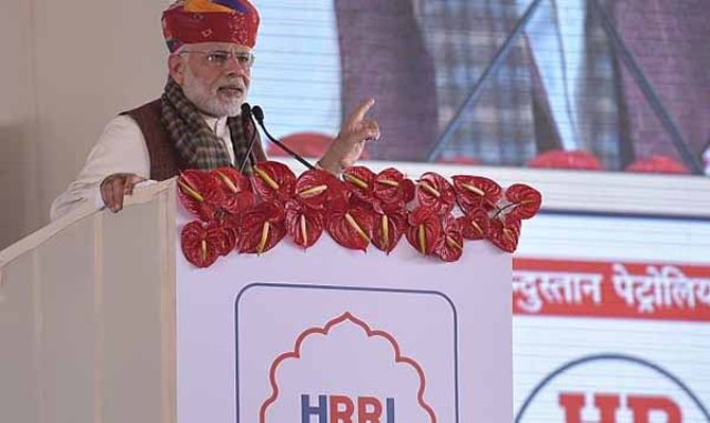 प्रधानमंत्री मोदी ने बाड़मेर ऑयल रिफाइनरी का उद्घाटन किया