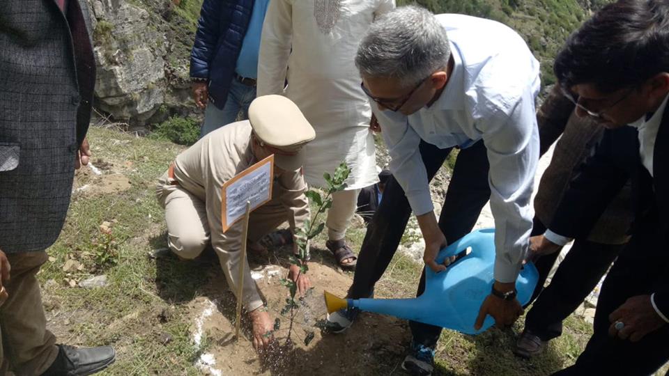 Swachh Bharat Mission: Parameswaran Iyer launches SLWM activities in Mana village