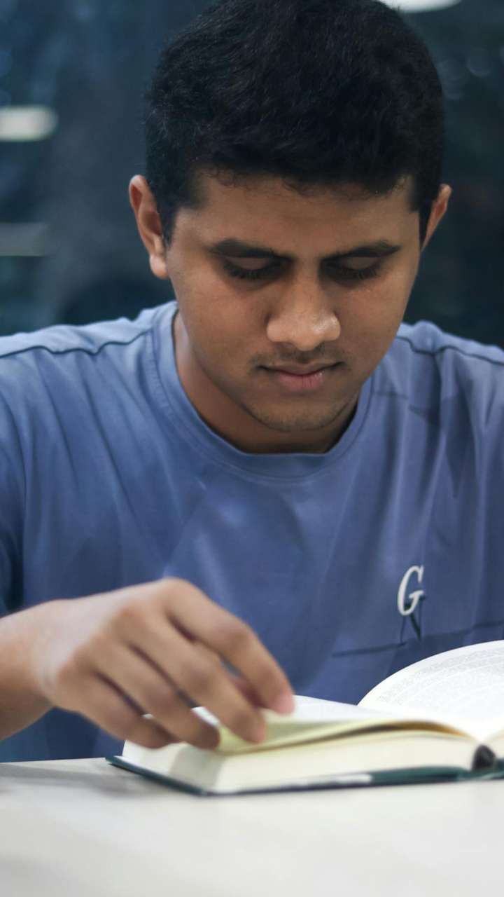 UPSC की कर रहे हैं तैयारी? इन सवालों से चेक करें अपनी स्किल