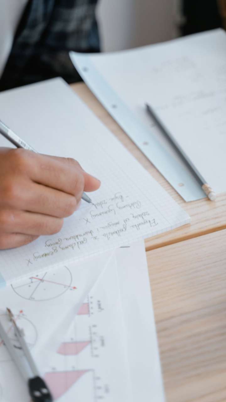 CBSE Class 12 Physics Answer Key And Question Paper 2023