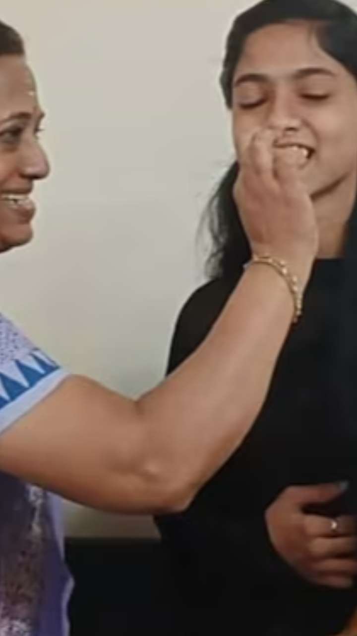 Success Story: दिहाड़ी मजदूर की बेटी ने 12वीं में स्‍कोर किए 600 में से 600 नंबर