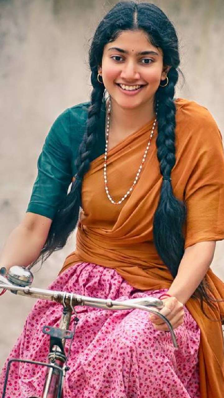 Sai Pallavi: à¤ªà¤¢à¤¼à¤¾à¤ˆ à¤®à¥‡à¤‚ à¤­à¥€ à¤…à¤µà¥à¤µà¤² à¤°à¤¹à¥€ à¤¹à¥ˆà¤‚ à¤–à¥‚à¤¬à¤¸à¥‚à¤°à¤¤ à¤…à¤¦à¤¾à¤•à¤¾à¤°à¤¾ à¤¸à¤¾à¤ˆ à¤ªà¤²à¥à¤²à¤µà¥€