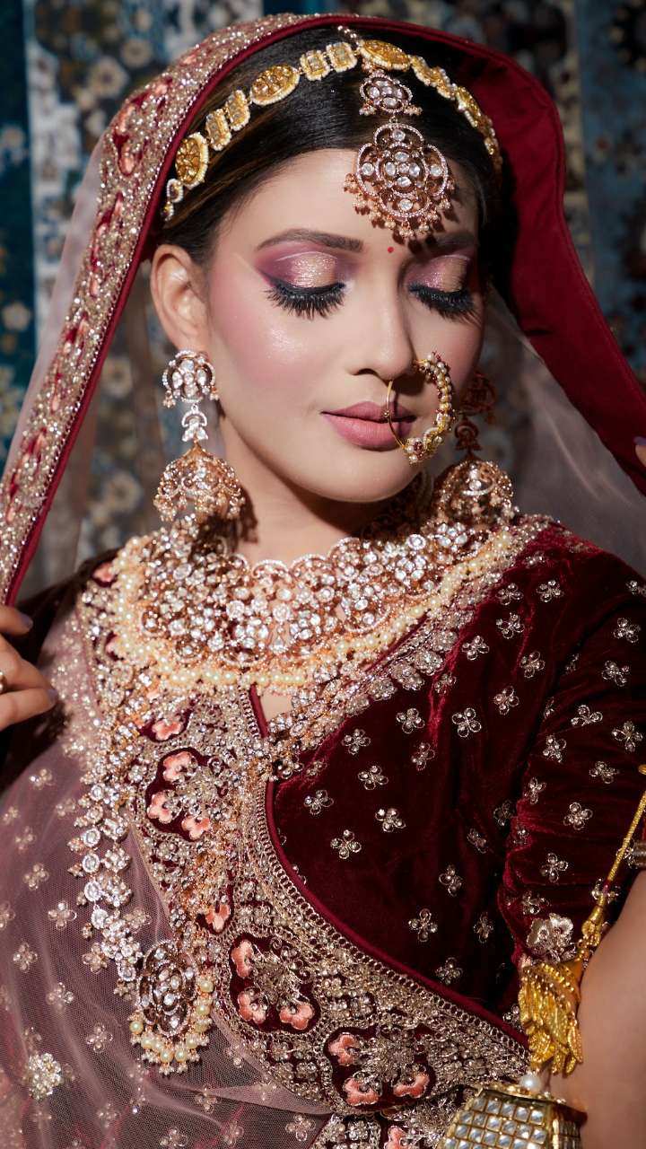 Dulhan bridal look# 💞 bridal lehenga collection 💞 Images • samar  sarma🎶🎶🎸🎶🎶🎼🎻🎶 (@bilaspurc) on ShareChat