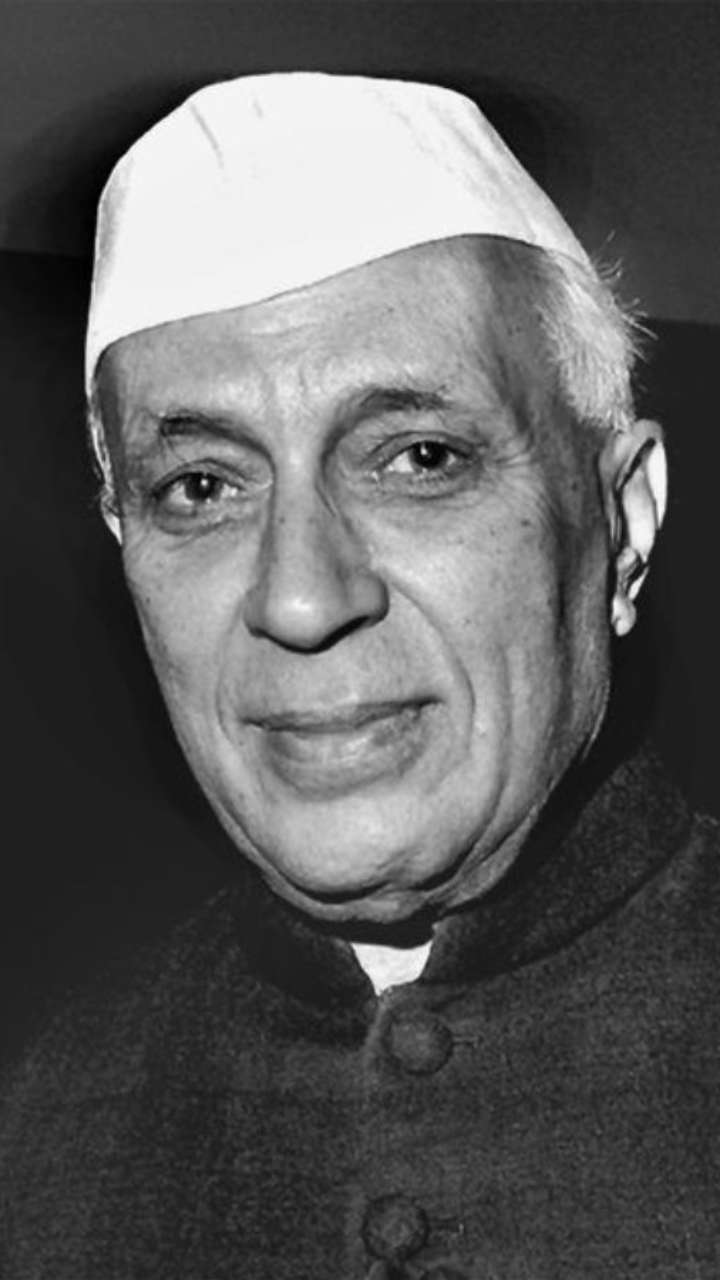 7 Must-Read Books By Jawaharlal Nehru For Every Student