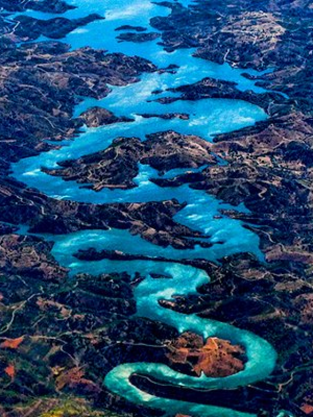 Blue Dragon River: अंतरिक्ष से ड्रैगन की तरह दिखती है यह नदी।